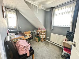 Pyfleet Close - click for photo gallery